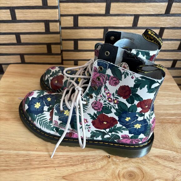 Dr. Martens Floral Combat Boots Size 7 - Picture 1 of 9